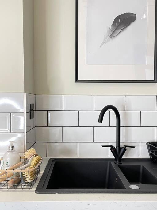 New Luxury For 2024 - Central Plymouth House - Sleeps 10 - Access To Plymouth Town - Close To The Barbican - Pets Welcome - Parking Available - By Luxe Living By Sophia Ngoại thất bức ảnh