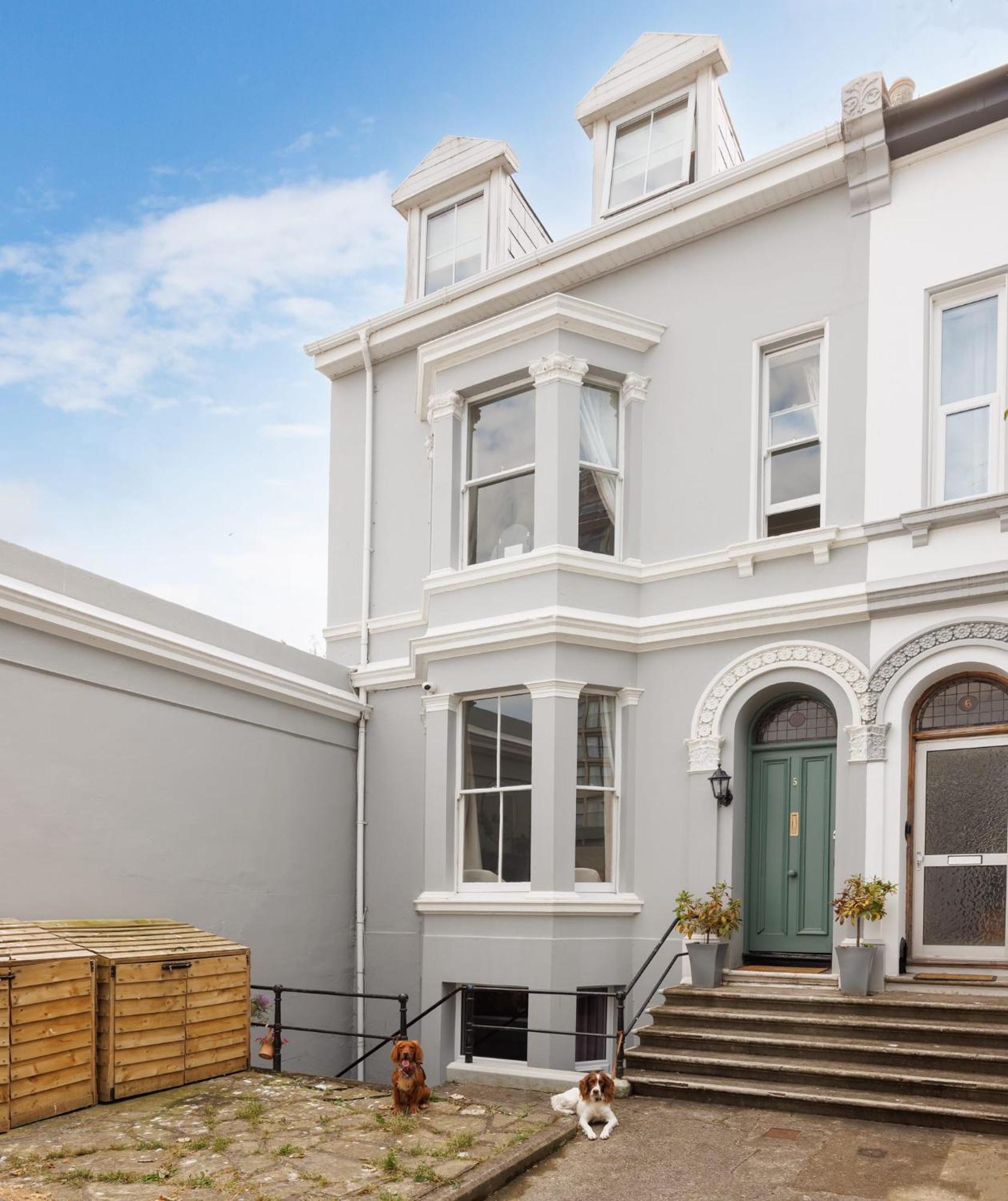 New Luxury For 2024 - Central Plymouth House - Sleeps 10 - Access To Plymouth Town - Close To The Barbican - Pets Welcome - Parking Available - By Luxe Living By Sophia Ngoại thất bức ảnh