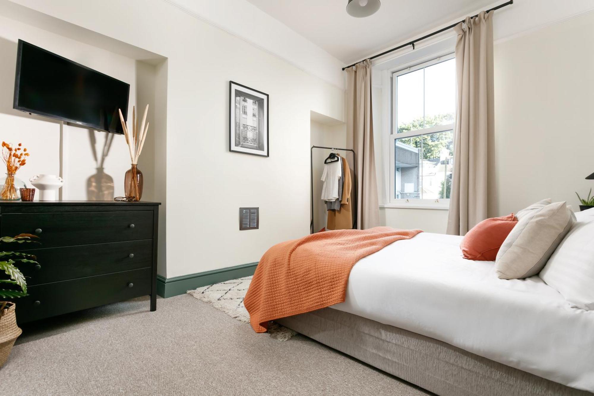 New Luxury For 2024 - Central Plymouth House - Sleeps 10 - Access To Plymouth Town - Close To The Barbican - Pets Welcome - Parking Available - By Luxe Living By Sophia Ngoại thất bức ảnh