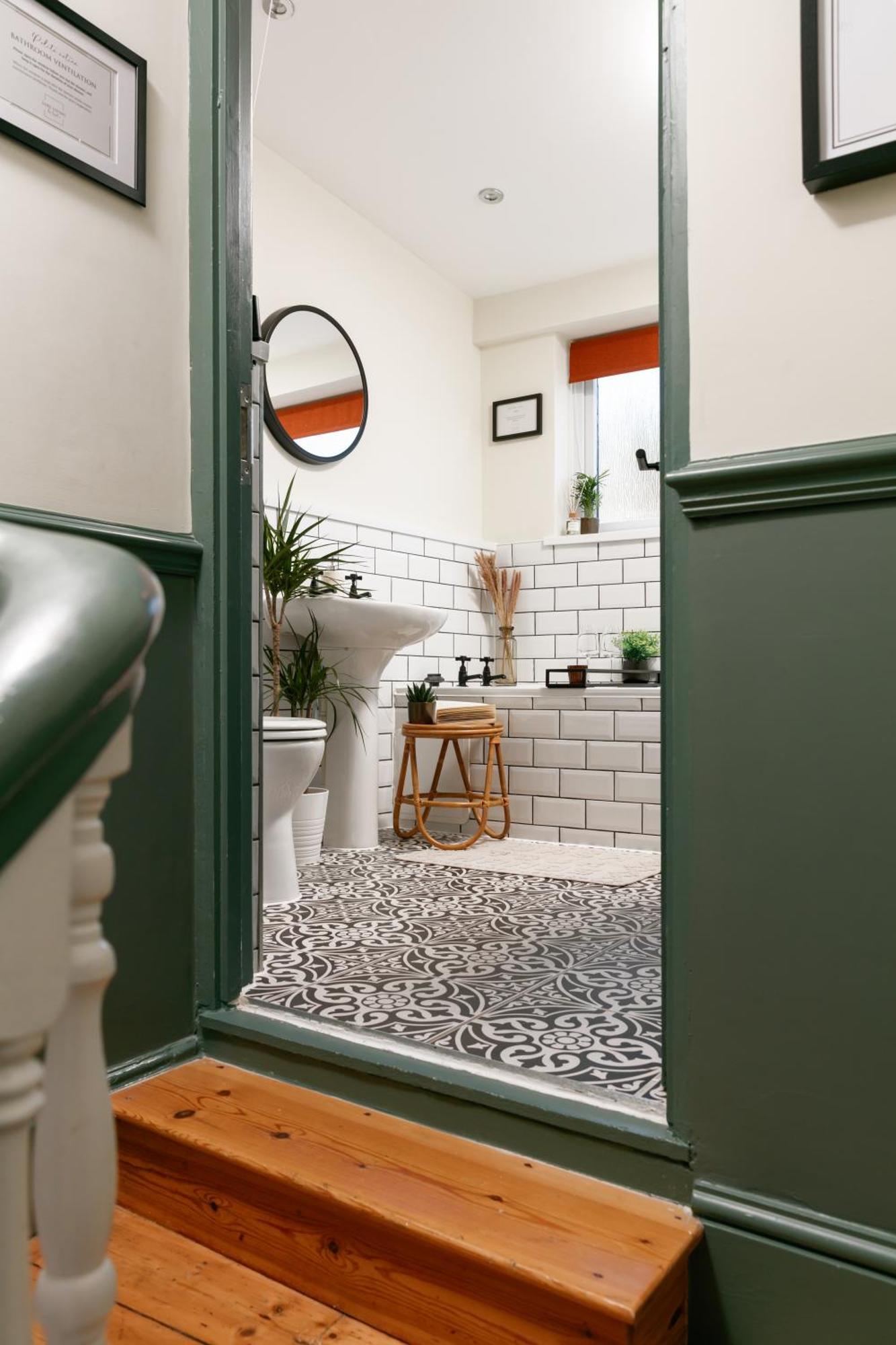 New Luxury For 2024 - Central Plymouth House - Sleeps 10 - Access To Plymouth Town - Close To The Barbican - Pets Welcome - Parking Available - By Luxe Living By Sophia Ngoại thất bức ảnh